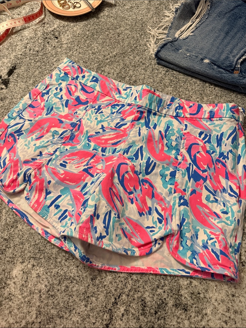 Lilly Pulitzer - size 6- Callahan short in lobster roll
